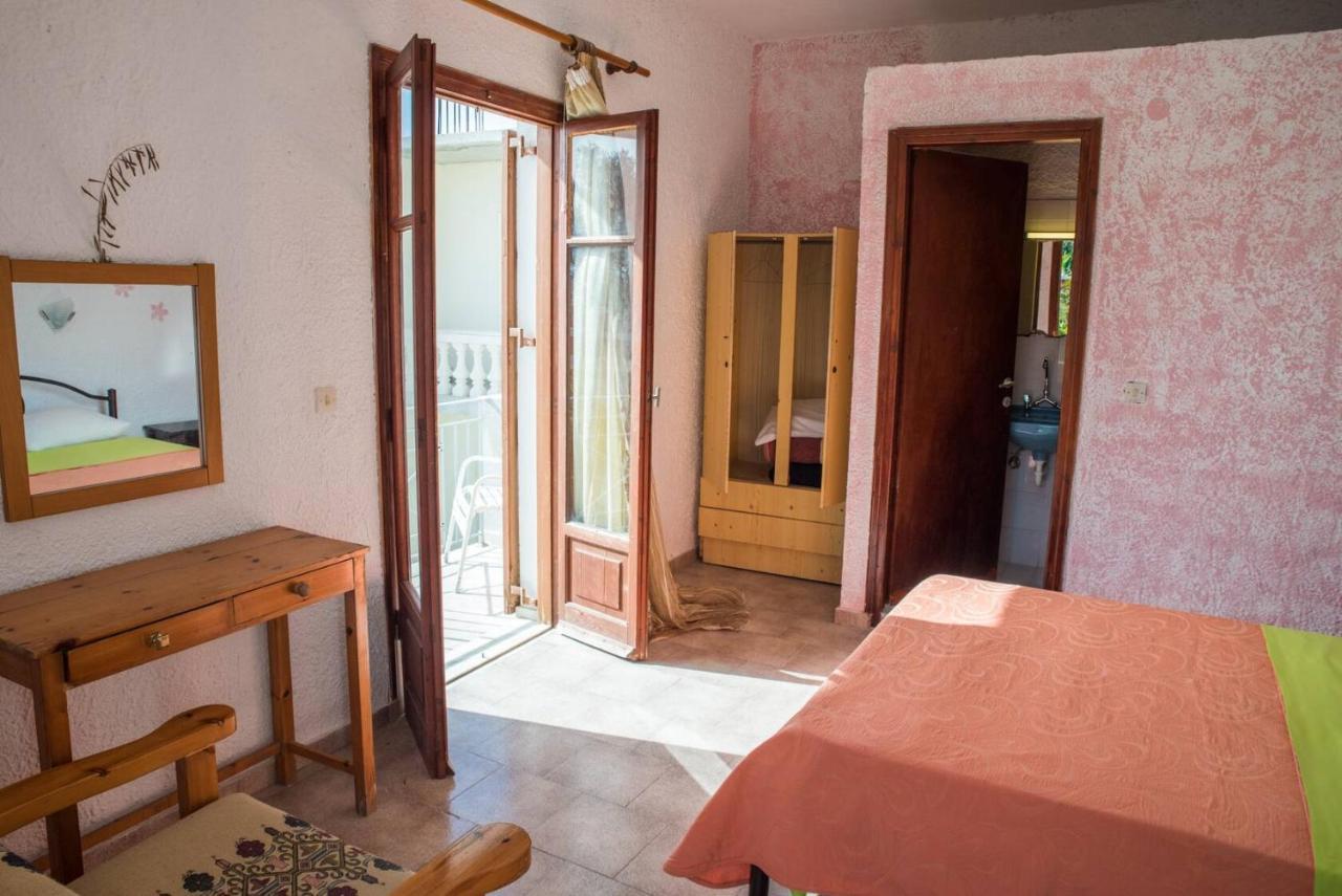 Madalenas B&B Pelekas Exteriör bild