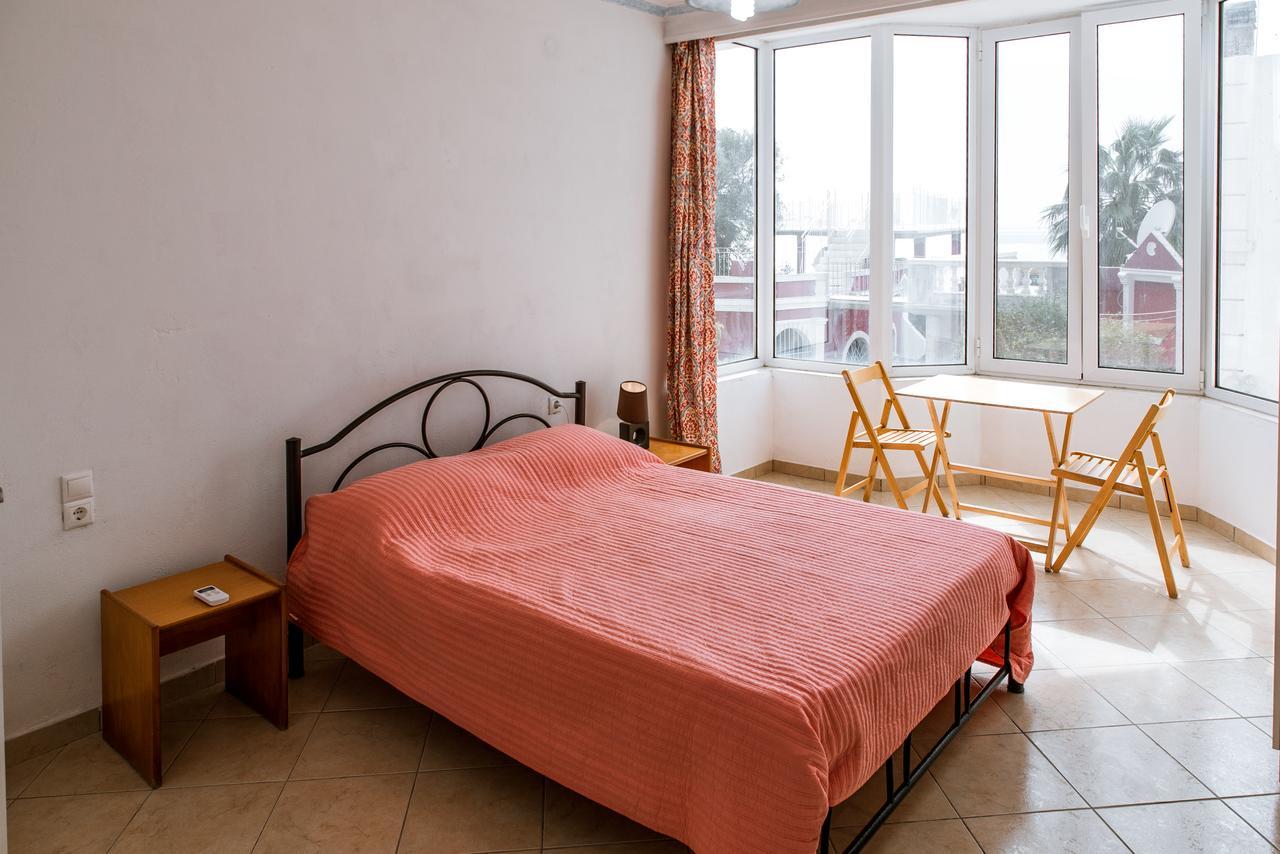 Madalenas B&B Pelekas Exteriör bild